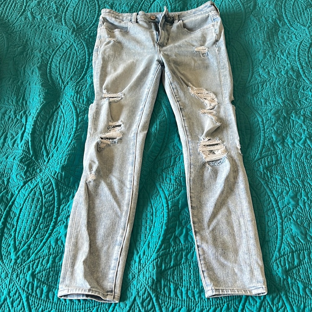 American eagle light washed “The Dream Jean” size 8